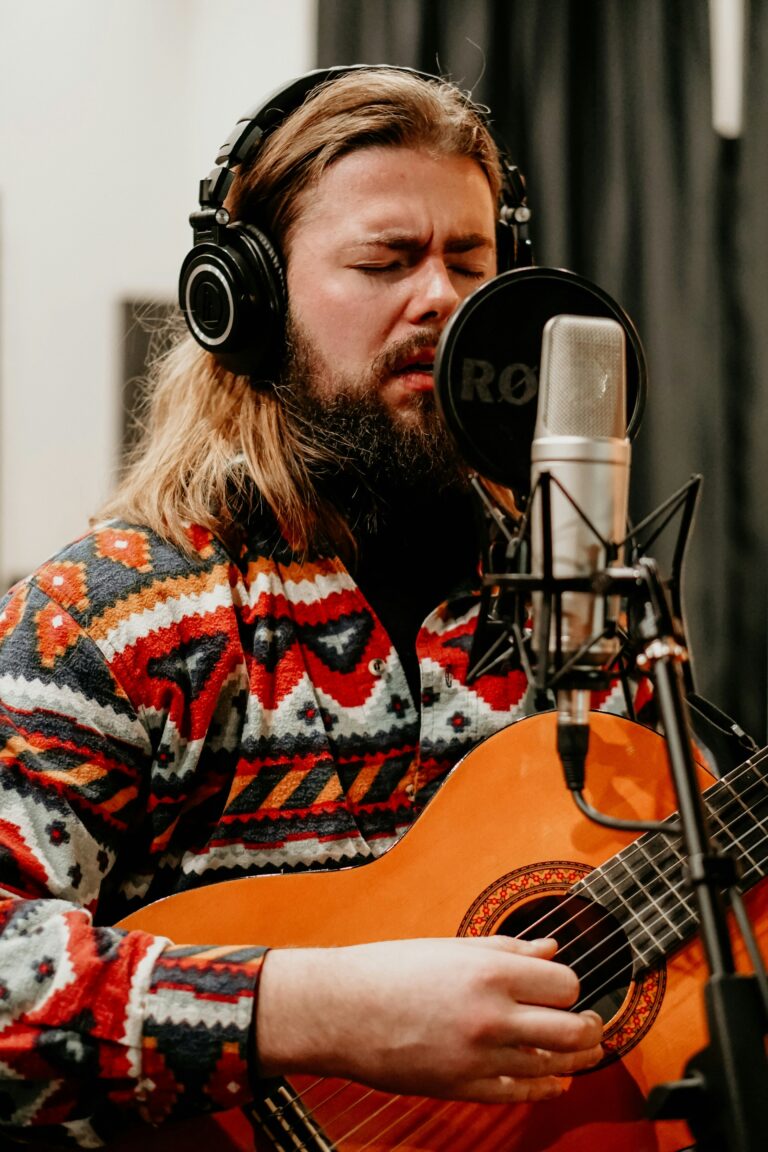 Pro Sounding Acoustic Guitar